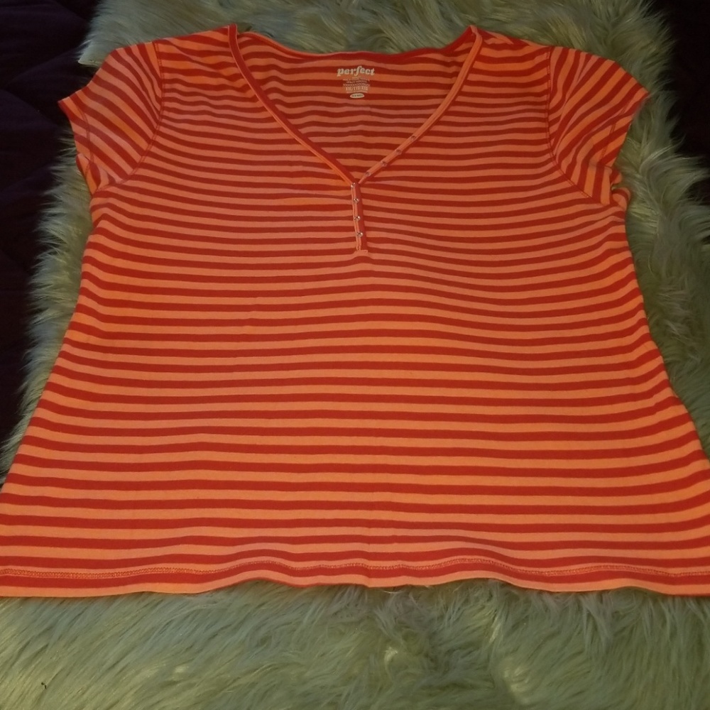 🐰🐇Old Navy T shirt